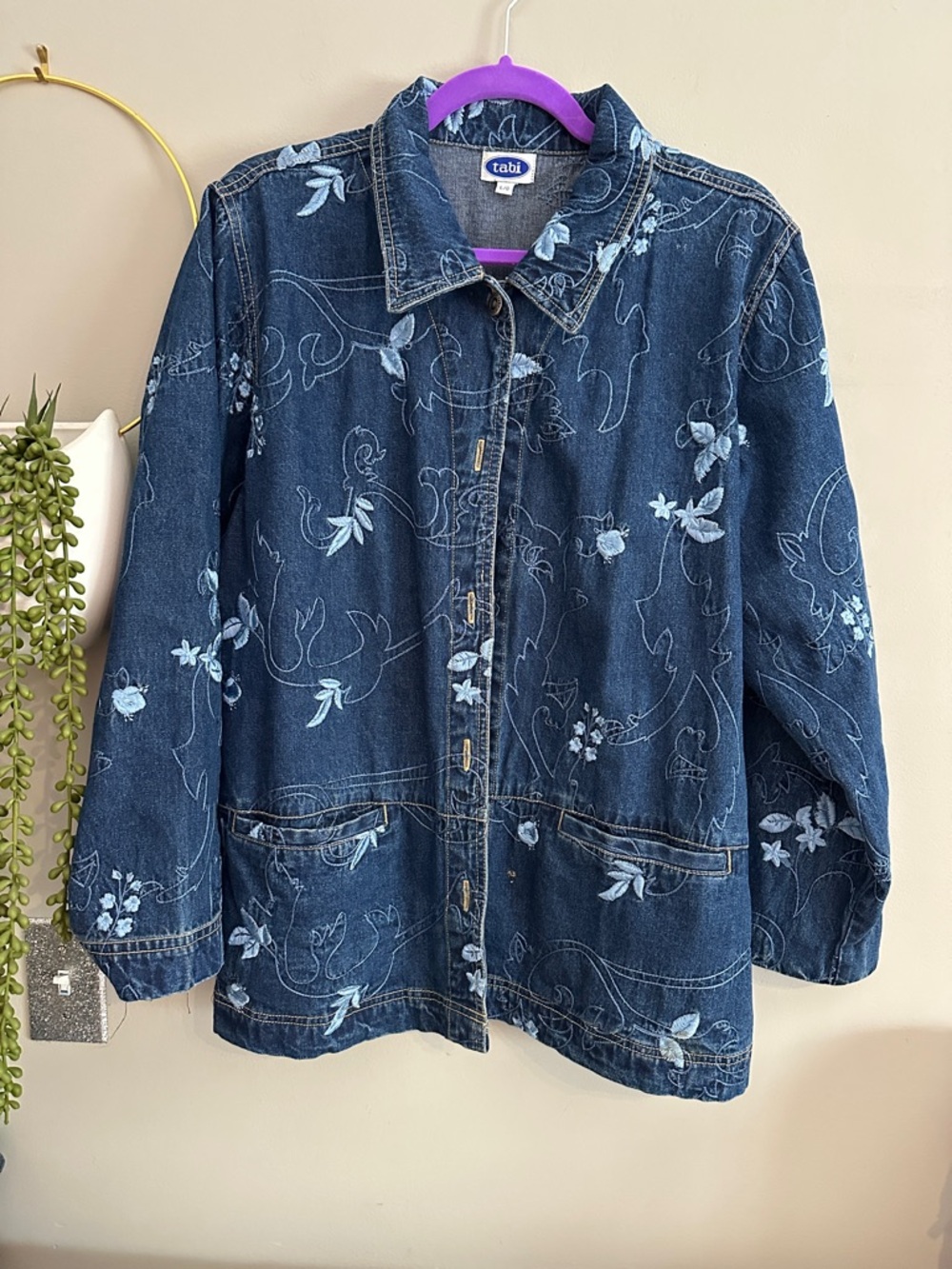 Women's Vintage Floral Embroidered Denim Jacket